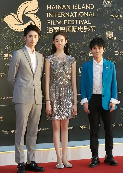 回应: 刘宇竟然和张艺凡一样高