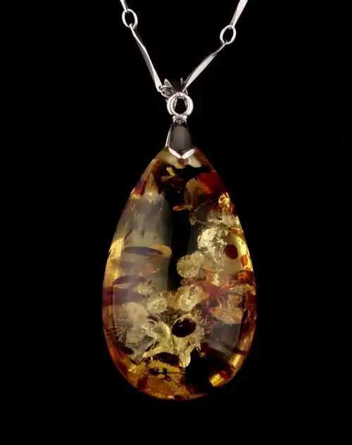 天然琥珀多少钱一颗「天然琥珀值多少钱一克」