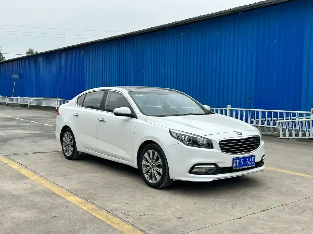 新到店起亚k4 16年一手未过户 1.8l自动 8万多公里