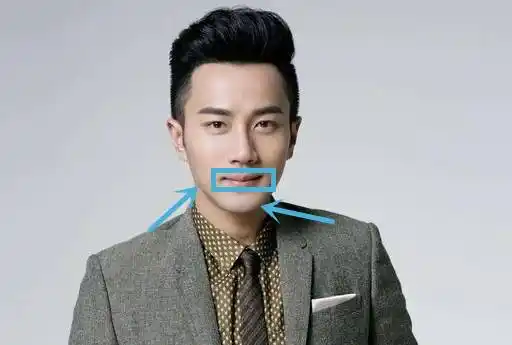 不止小鲜肉,刘恺威嘴唇薄,棱角不分明,演起霸道总裁来也是少了那么