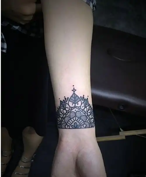 一部分的手腕梵花纹身图案