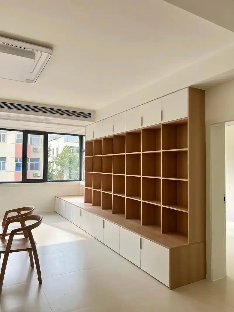 郑州全屋定制,满墙书柜撑起整个客厅的颜值.客厅书房一体设计, - 抖音