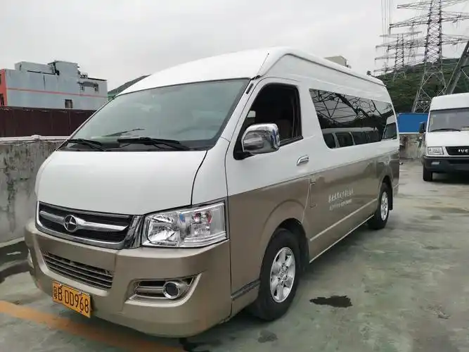 九龙15座中型客车汽油2.4手动挡,无事故泡水,费用齐全包过