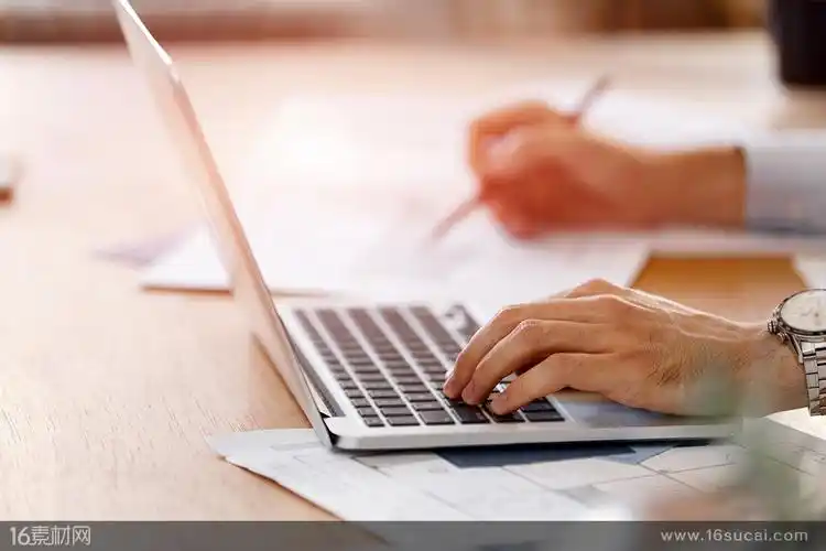 关键词:手势操作键盘商务金融职场人物文件    办公用品笔记本电脑