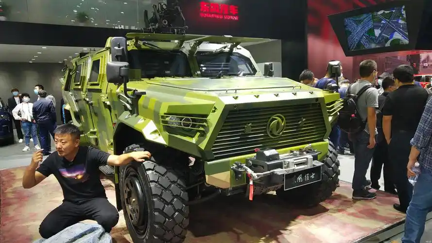 东风猛士装甲车亮相北京车展外观高大威猛