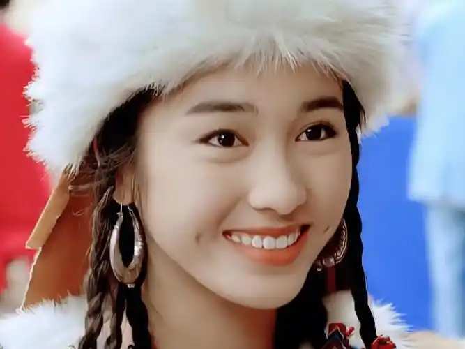 超适合当头像的梨涡黎姿