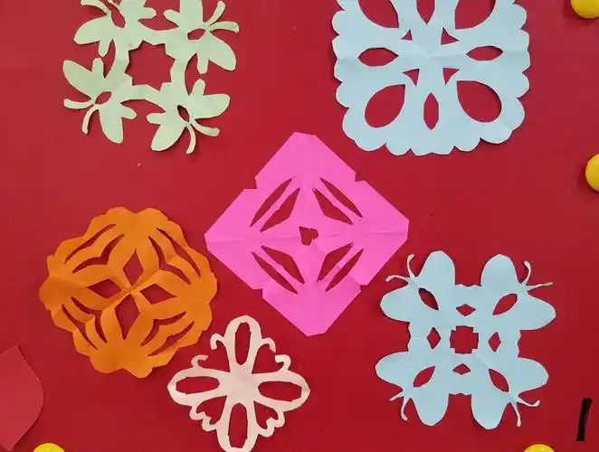 第7课 对折剪纸