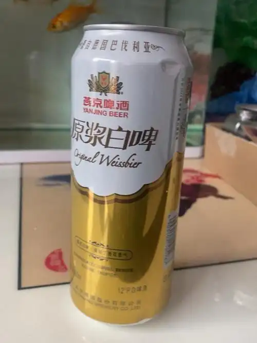 炎炎夏日,啤酒控难免对国产白啤有诸多调侃与吐槽.