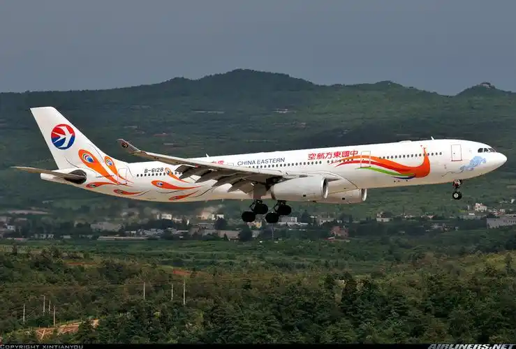 b-6128 "china eastern yunnan airlines peacock" 中国东方航空云南