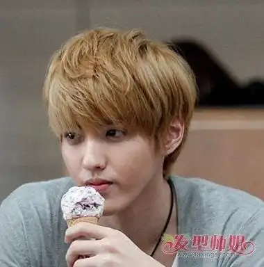 亚麻金棕色头发图片 男生深金棕色头发好看吗