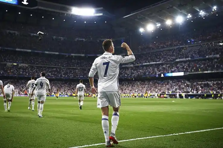 皇马客场2-1赫塔费迎三连胜,本泽马破门,c罗绝杀破荒