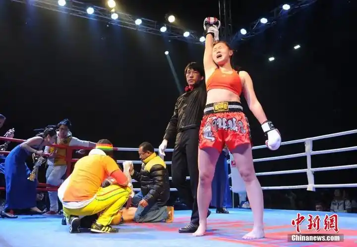 中国格斗外战神话 对手赢了也得给下跪