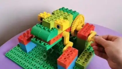 少儿玩具:乐高大颗粒搭建作品跳跳蛙