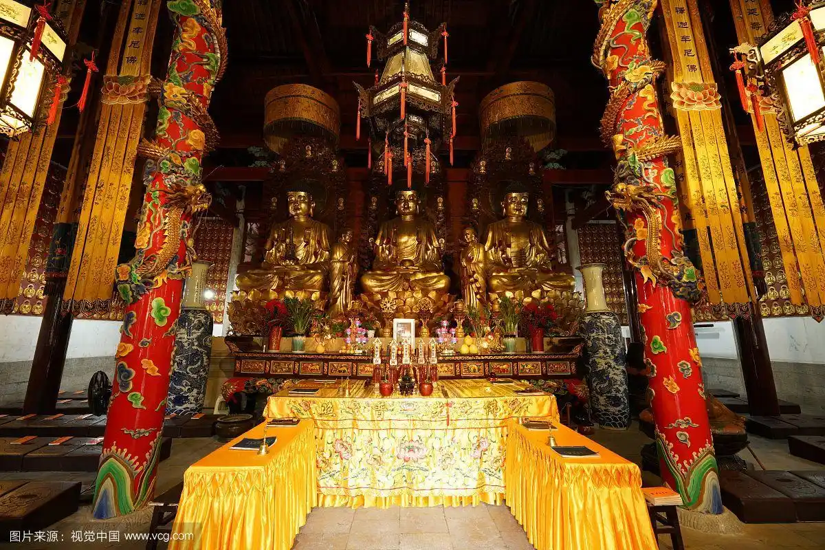 湖南长沙古寺庙佛像内景