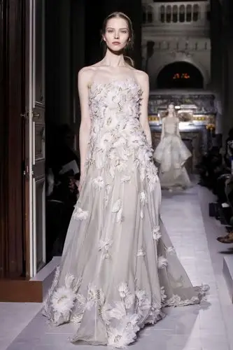 穿花蛱蝶深深见valentino2013春夏高定系列