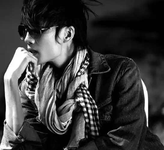 从不参加综艺的许嵩,音乐平台粉丝量却突破了千万,剖析背后原因