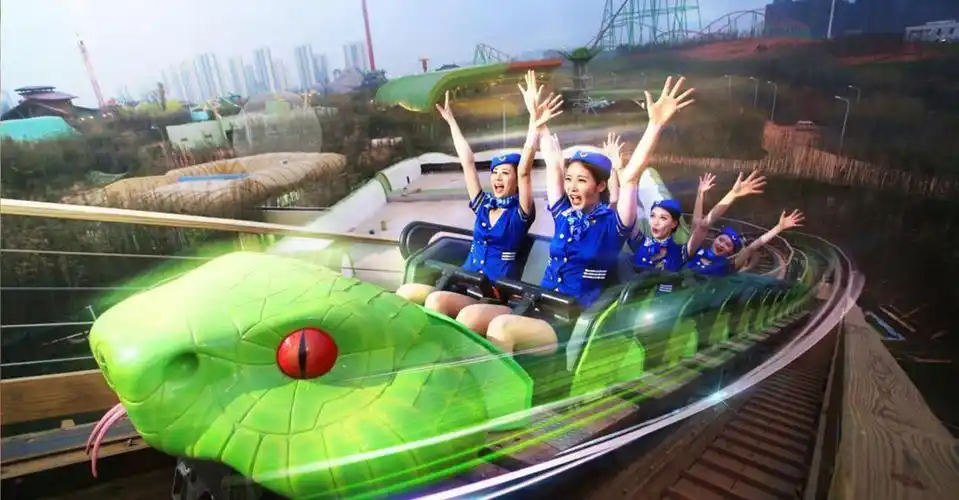 木质过山车   中国即将建成最高,最快,最长的木质过山车.