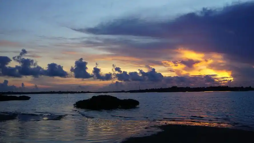 东海岛龙海天沙滩