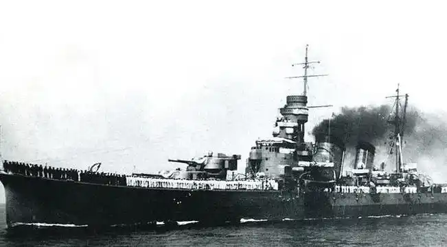 衣笠号巡洋舰为二战时期日本联合舰队所属巡洋舰,青叶级重巡洋舰的二