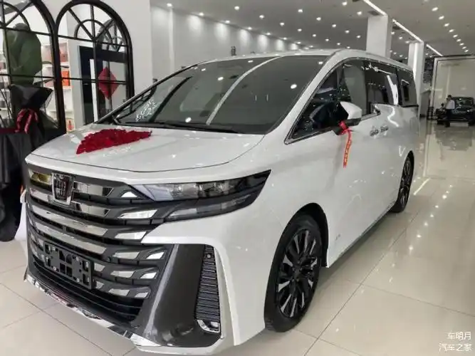 全新丰田威尔法实拍亮相海外起售价仅33万混合动力四驱系统