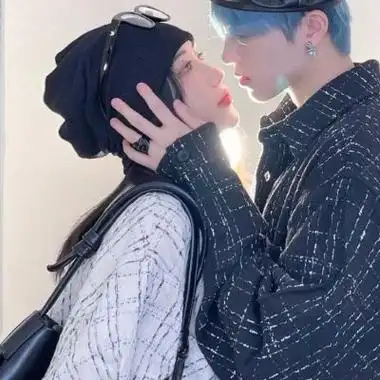 ins真人恩爱情头情人节声明:我不是不谈恋爱 我是没人要_情侣头像_我