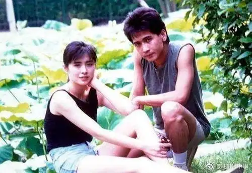 被骂"私生子"18年,方伟跪地求父亲齐秦:给我一个完整的家