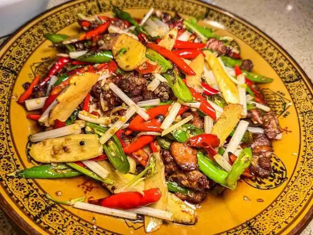 98元抢红岩口泡椒兔套餐泡椒兔三选一小煎鸡仔姜爆鸭火爆兔肝紫菜蛋花