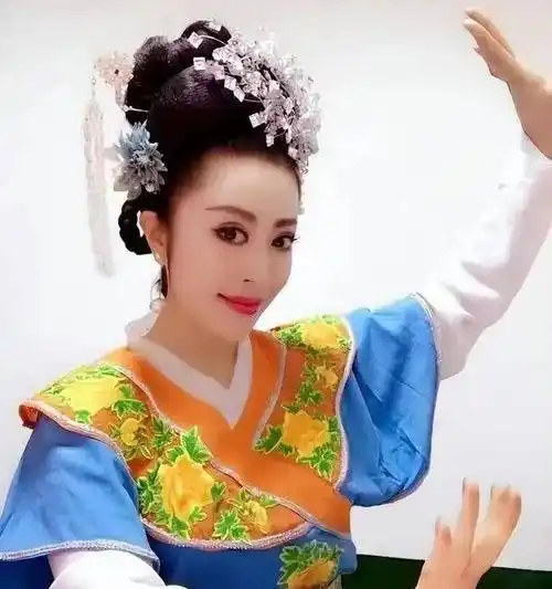 儿子看余额眼神变了:不愧是亲妈_温美玲_王小利_二人转