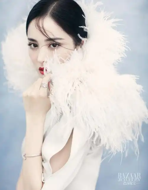 p>古力娜扎(gulnazar),1992年5月2日出生于新疆乌鲁木齐市,中国内地