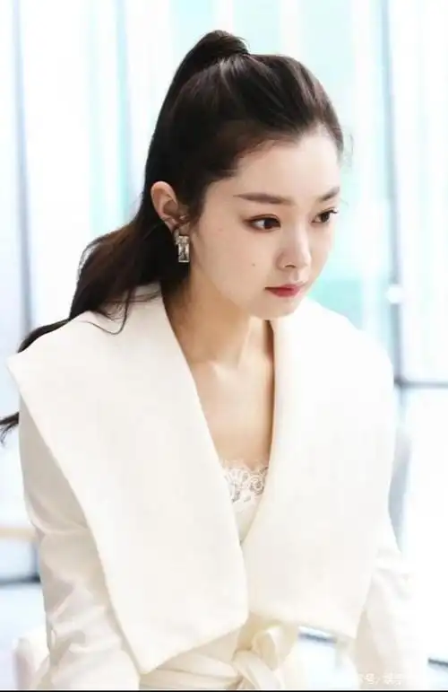 《创业时代》"温迪"宋轶美图分享,虽人设不讨喜,但凭演技获赞