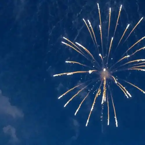 夏日清新背景图|那年夏天有狂风 有暴雨 还有坚定不移去寻找的一颗心