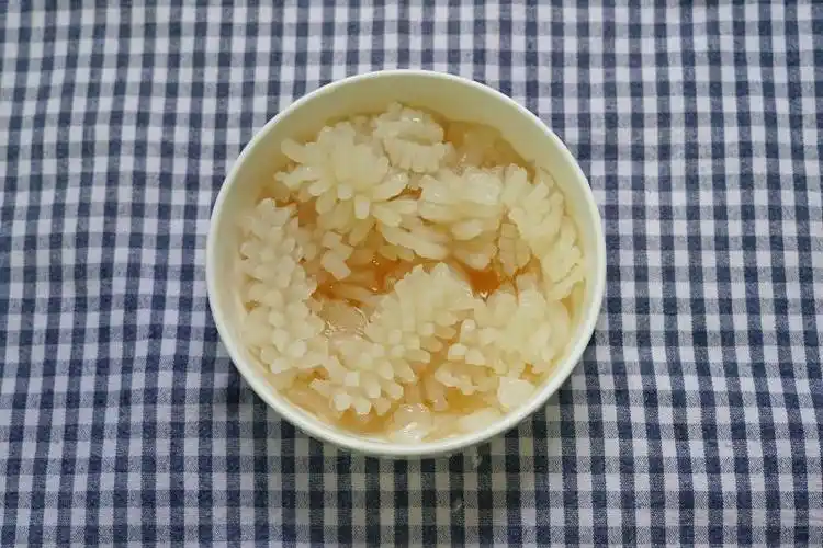 木鱼花: 一碗, 雪菜: 小半碗, 料酒: 适量, 糖