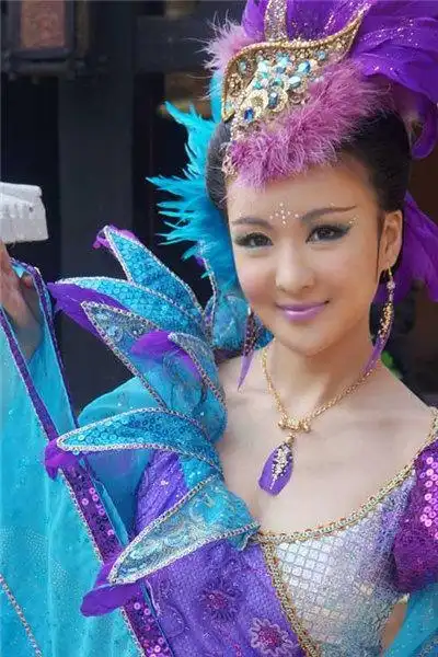 [电视新闻]《封神英雄榜》将播 郑亦桐炫彩扮"鸡精"