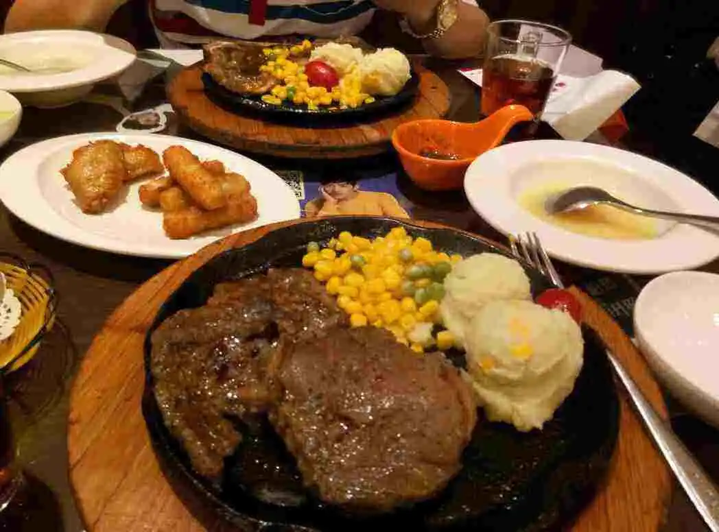 吃牛排时,聪明人一般会点"全熟",老板一看就知是"内行人"