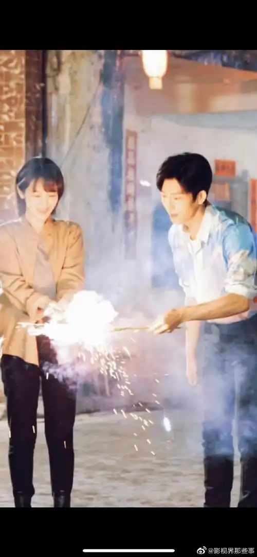 井柏然给杨紫放烟花