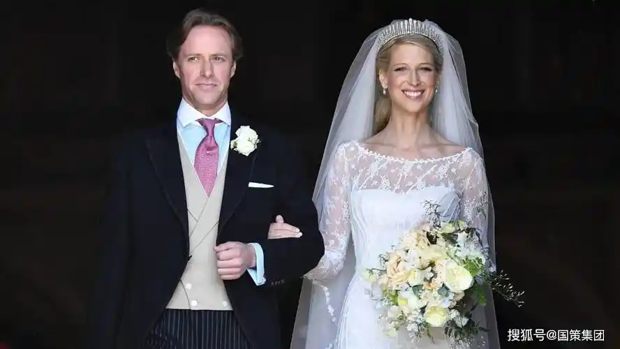 在代表加布里埃拉·金斯顿夫人,马丁和吉尔·金斯顿,乔安娜·康诺利和