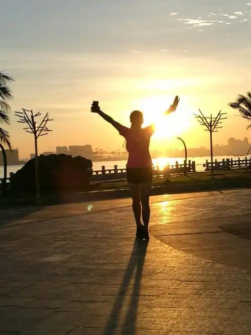 晨跑与晚散步哪个对身体好?同有优势又有差异,实际情况令人诧异