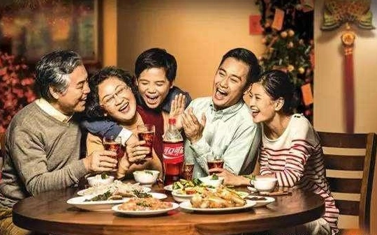 朋友你的手机不需要你的陪伴需要陪伴的是你的家人