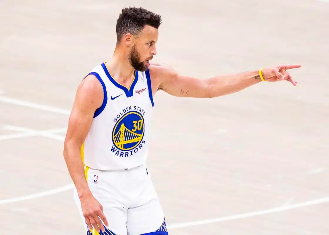 库里4月以来每一场都30 !勇士首拿4连胜,季后赛希望大增?