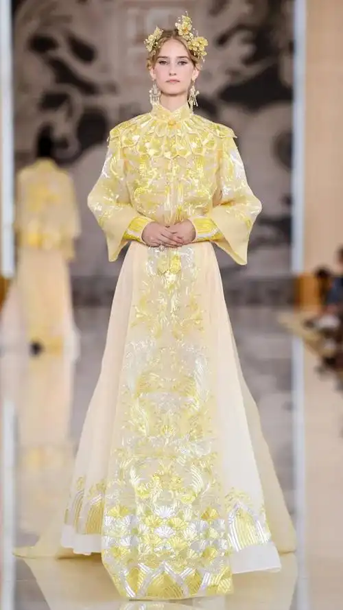 中国传统服饰之美如意式云肩的设计秀场