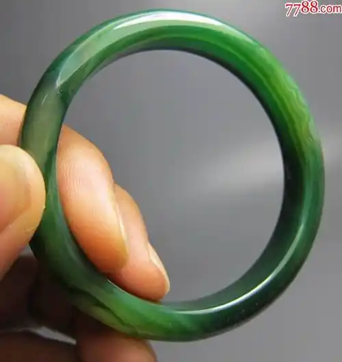 天然绿玛瑙手镯