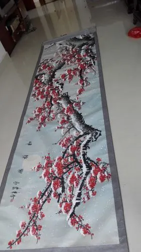 画家赵启东的红梅傲雪请高人帮我鉴定真伪?