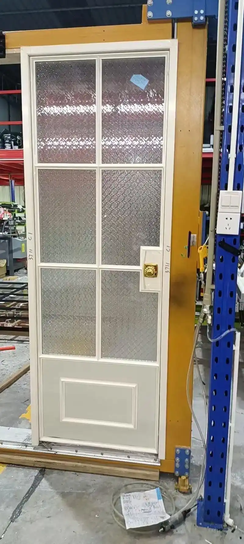 复古风老铁门白色材料配金色锁简约奢华 - 抖音