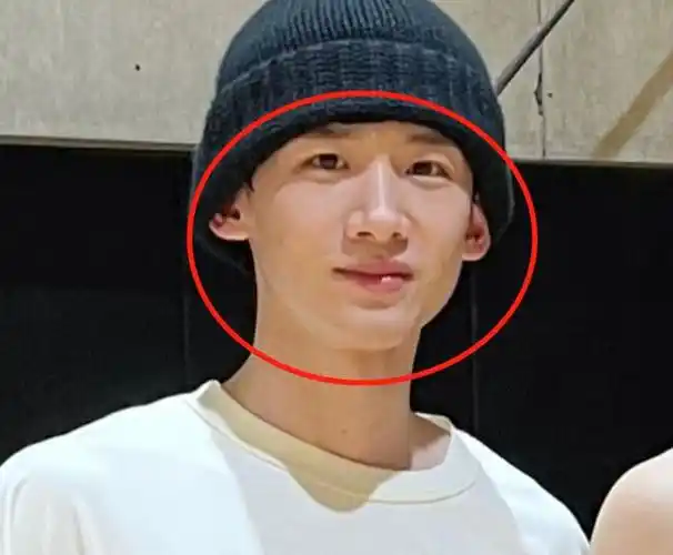 看完这素颜照,大家现在知道现实中的白敬亭颜值如何了吧?