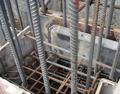 消防水池止水钢板迎水面是内侧还是外侧?