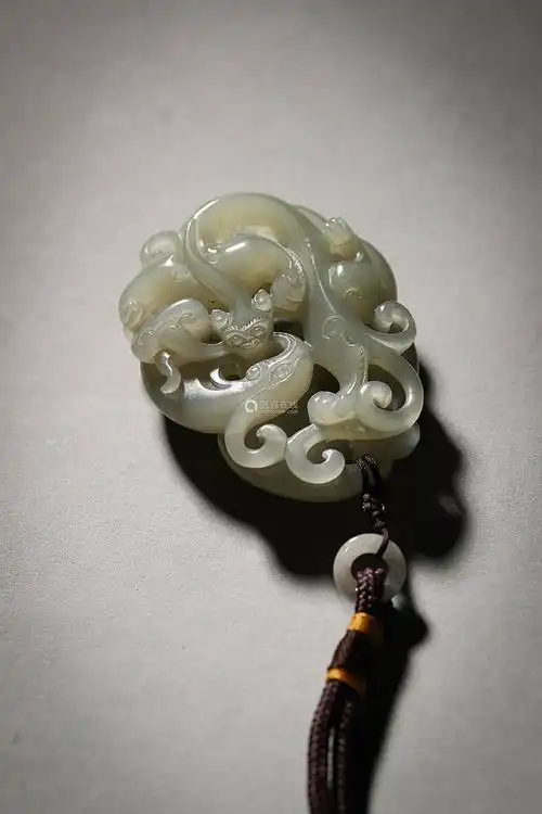 民国白玉雕龙挂件