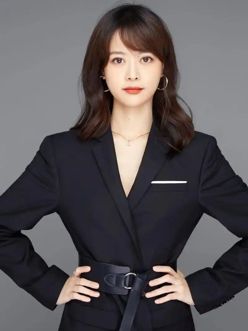 海马体职业照  打卡～本来选的299的职业照单张,到店挑衣服,感觉都太