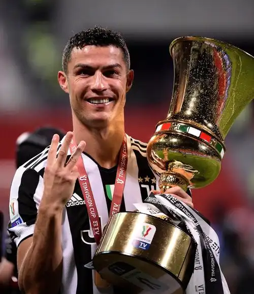 c罗意甲联赛冠军(3年尤文生涯5座冠军奖杯,c罗在意大利留下美妙篇章)