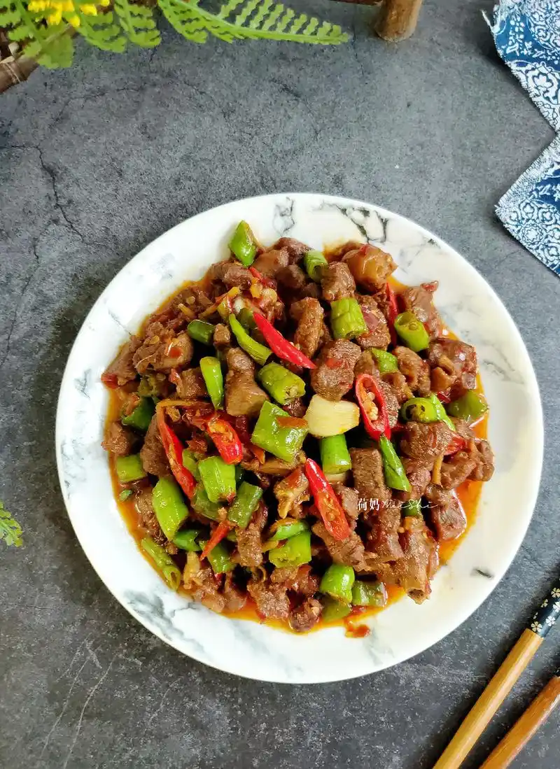 鸭肉这样炒真的太香了,下酒又下饭,鲜香微辣,一盘一顿吃精光