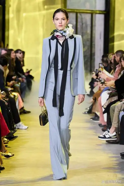 花卉复兴,仙气缭绕,elie saab丨2023秋冬巴黎女装时装周秀场
